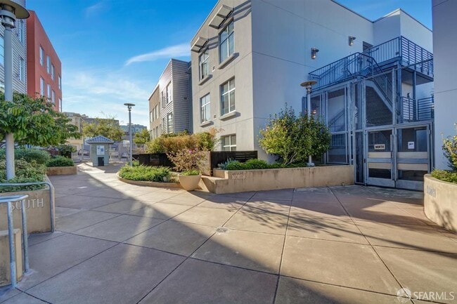 Building Photo - 451 Kansas St