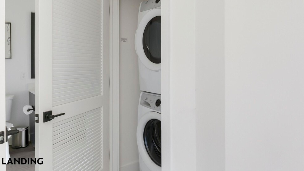 Building Photo - 1007 S Mint St