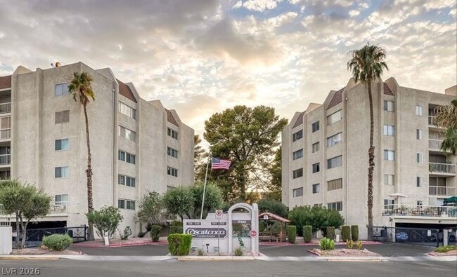 Building Photo - 750 S Royal Crest Cir