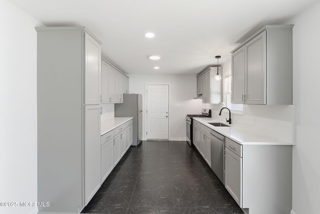 Building Photo - 501 Adolphus St