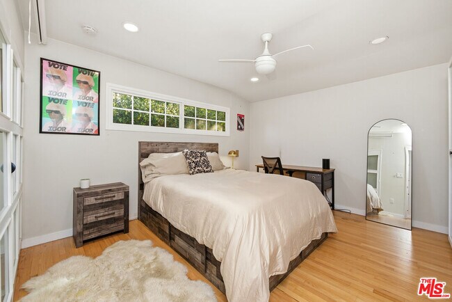 Building Photo - 22428 Victory Blvd