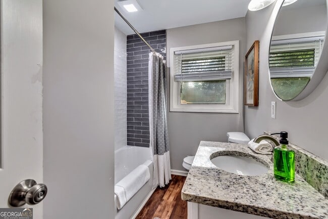 Building Photo - 597 South Gordon Rd SW