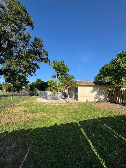 Building Photo - 7816 NW 70th Terrace