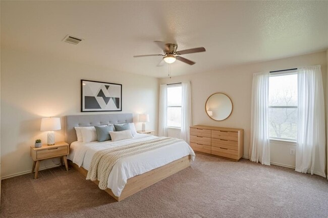 Building Photo - 714 Lavaca Loop