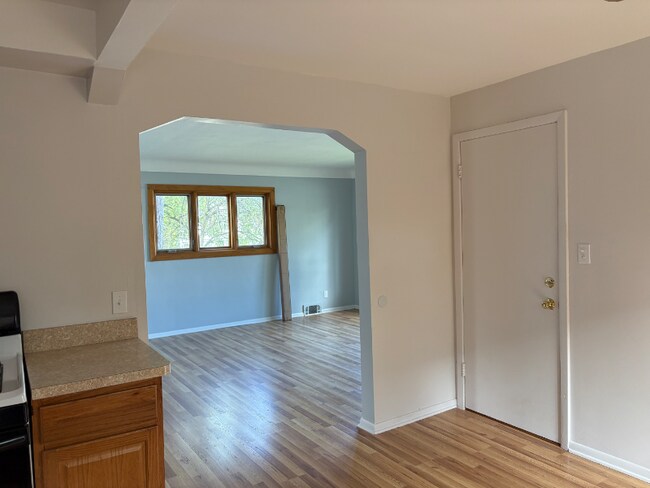 Building Photo - 5231 Daleside Dr