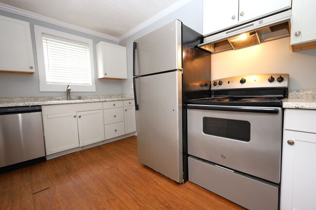 Building Photo - 810 Lilly St