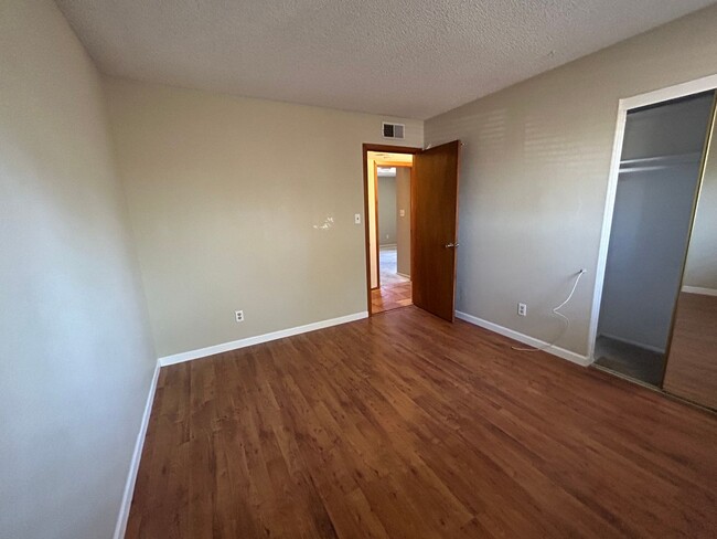 Building Photo - 3 Bedroom 2 Bath 8th and Dobson Mesa