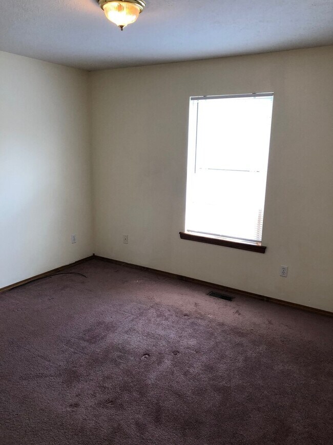 Building Photo - 863 S Hickory Ln