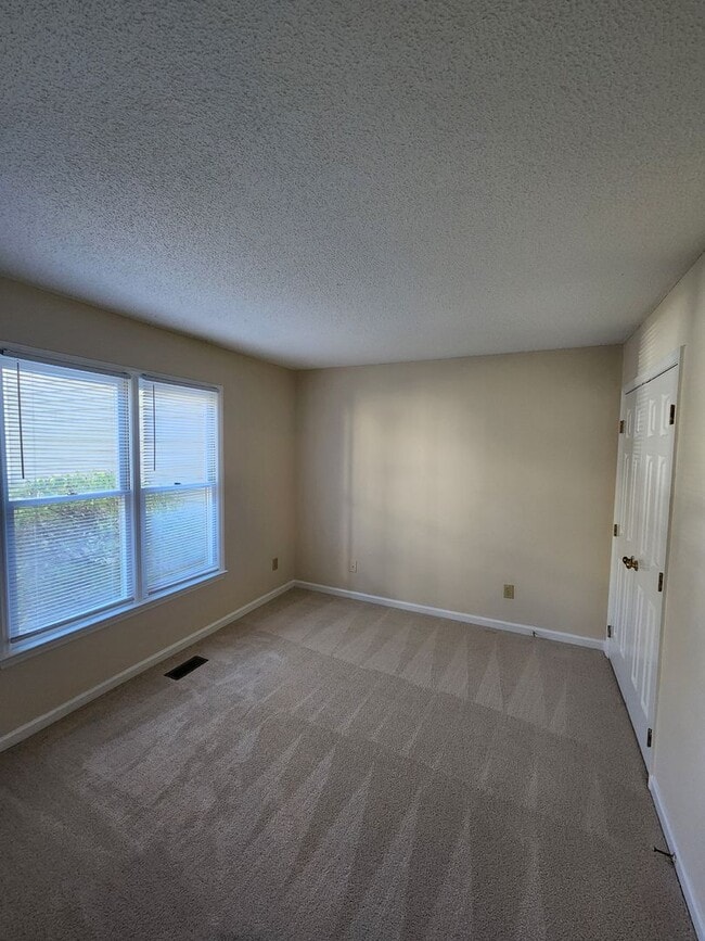 Building Photo - Durham / 2BR Woodcroft Condo AVAIL