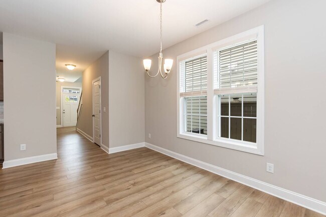 Building Photo - 1014 Greatland Rd