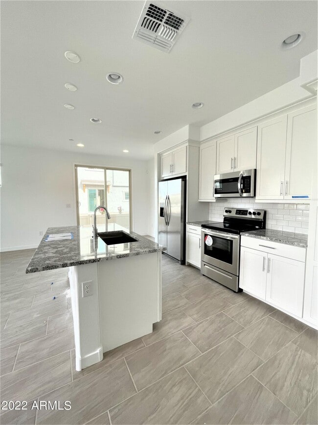 Building Photo - 4100 S Pinelake Way