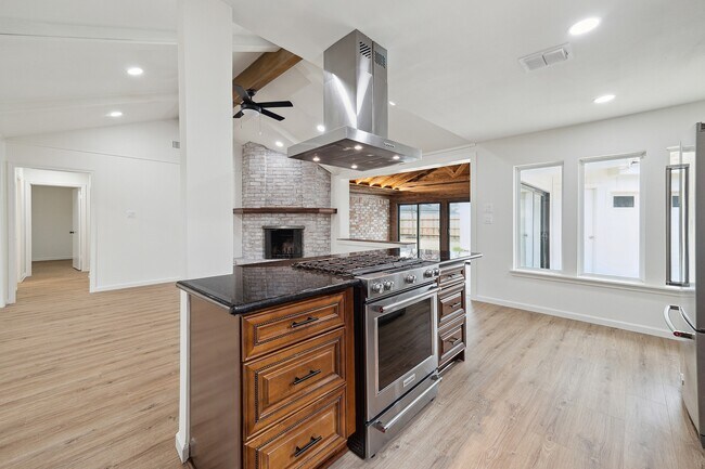 Building Photo - 9719 Springmont Dr