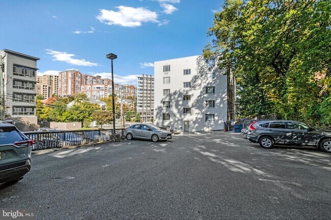 Building Photo - 1730 Arlington Blvd