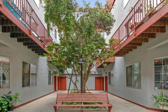 Building Photo - Stunning West Oakland Live Work Loft w/ Ground Floor Studio