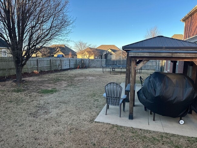 Building Photo - Available March 1st!  Modern 5-Bedroom 4-Bathroom Home in SW Bentonville