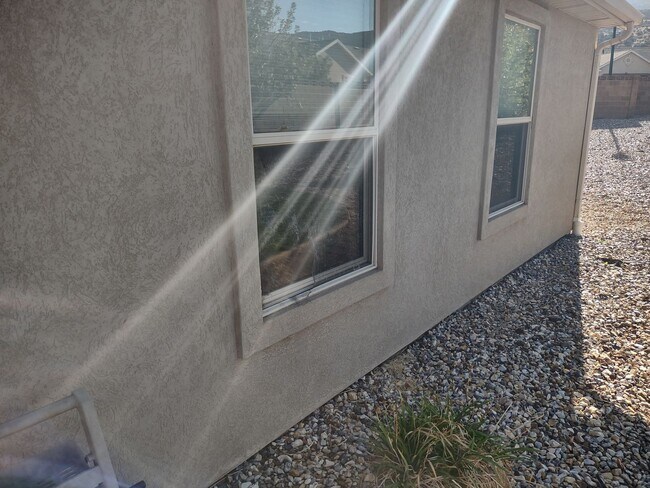 Building Photo - 3 Bedroom 2 Bathroom House