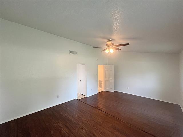 Building Photo - 2805 Meadow Park Dr
