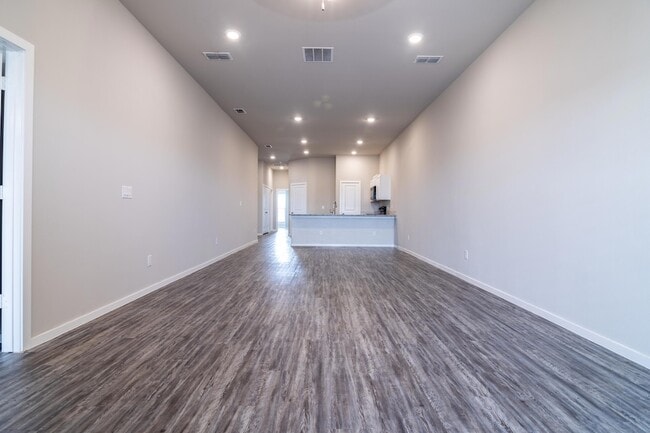 Building Photo - 2118 Langford Ave
