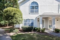 Building Photo - 2 Bedroom 2.5 Bathrooms in South Chesapeake