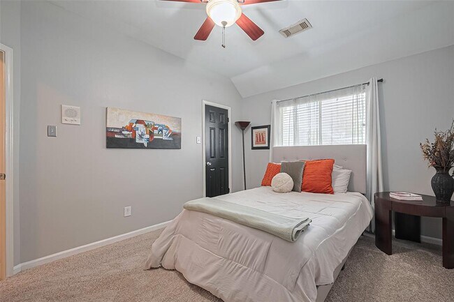Building Photo - 4502 Twin Elm Dr