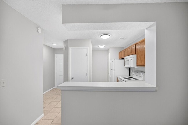 Building Photo - 8471 Yadkin Cir