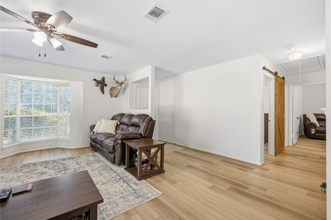 Building Photo - 10505 Champion Village Dr