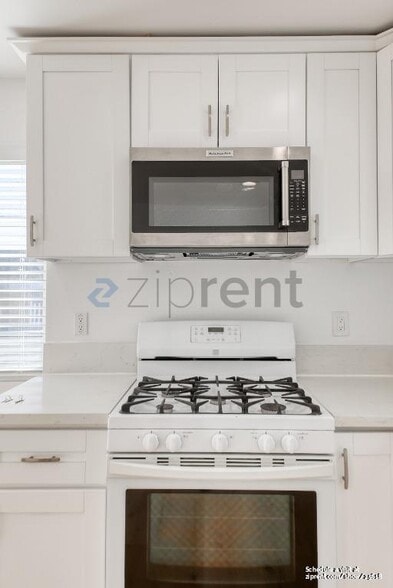Building Photo - Unit A