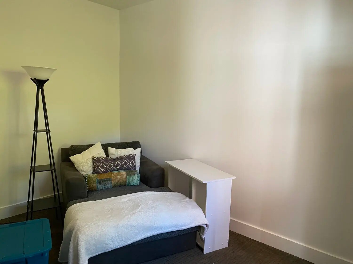 Building Photo - 512 S Eagleson Ave