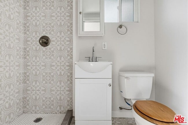 Building Photo - 2163 W 27th St