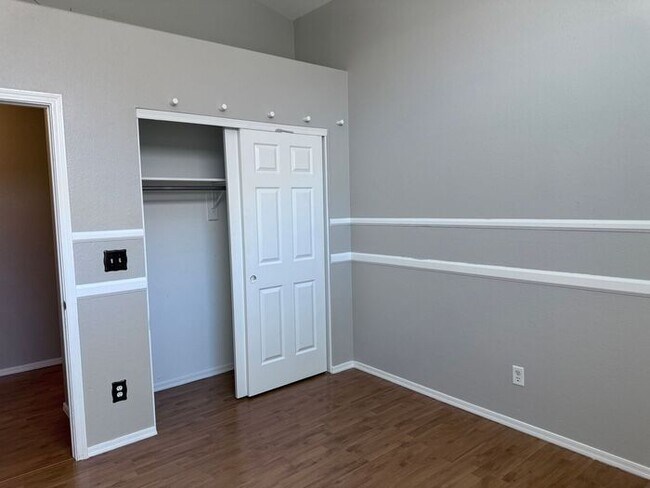 Building Photo - Adorable single floor 4 bedrooms,2 bathroo...