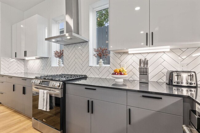 Building Photo - 5504 Texas St