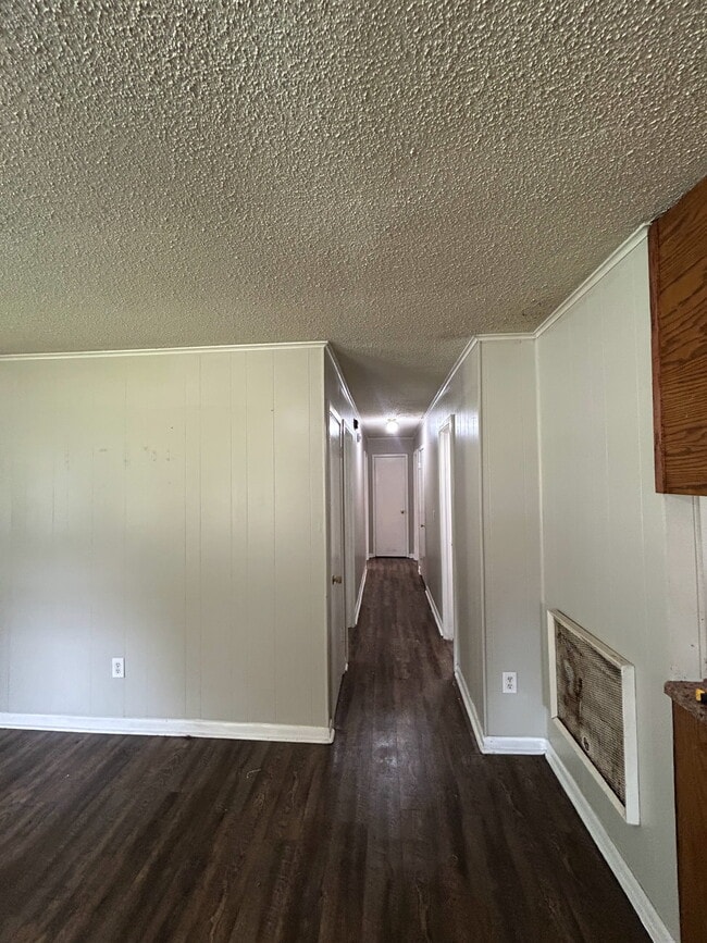 Building Photo - 803 Fernwood St