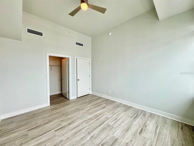 Building Photo - 1208 E Kennedy Blvd