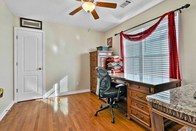 Building Photo - Fully Furnished 4 Bedroom with Internet Included!