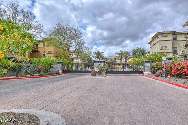 Building Photo - 17850 N 68th St