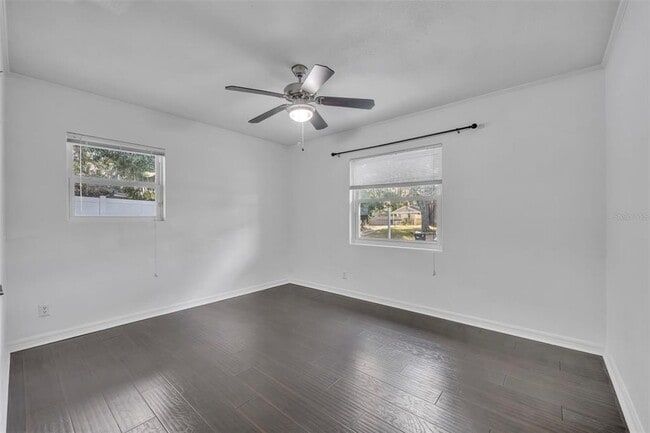 Building Photo - 1811 Park Lake St