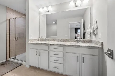 Building Photo - 47713 Hillcrest Dr