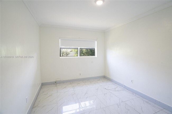 Building Photo - 16990 NE 5th Ct