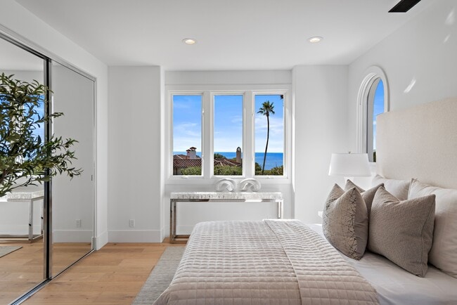 Building Photo - 84 Sidney Bay Dr