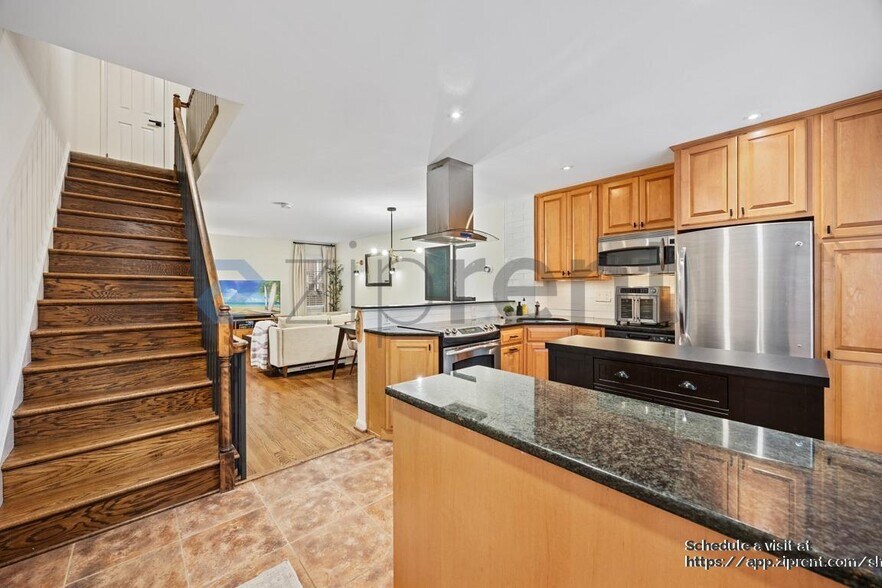 Building Photo - 1183 N Vernon St