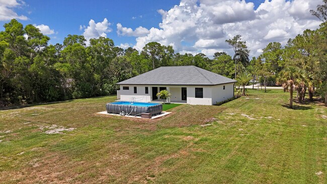 Building Photo - 9420 165th Pl N