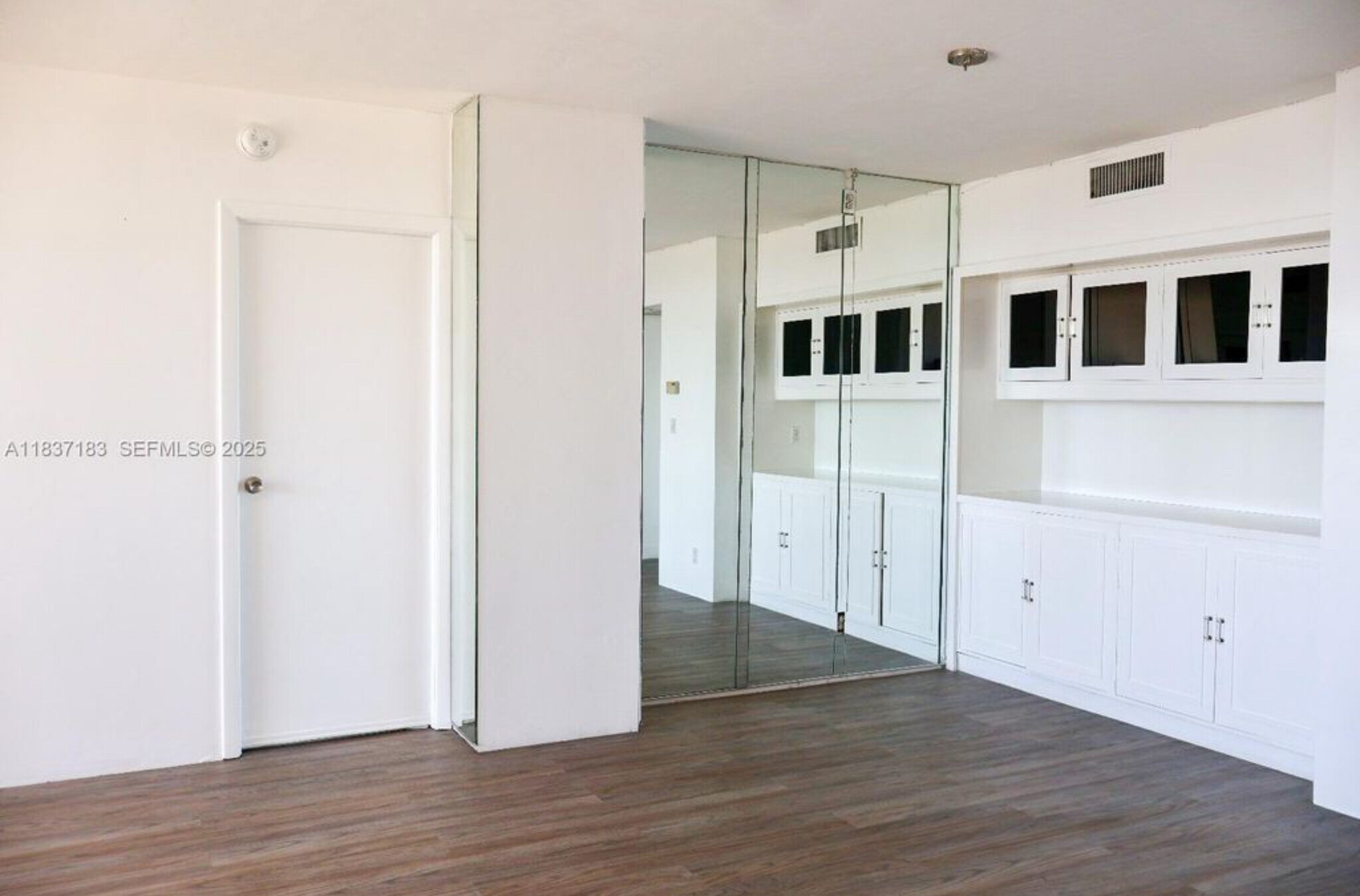 Building Photo - 20379 W Country Club Dr
