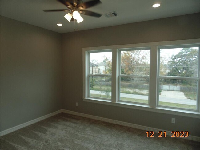 Building Photo - 5262 Ella Blvd