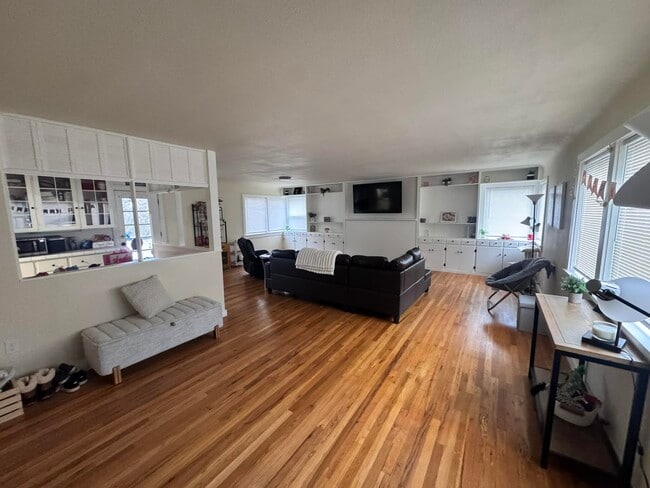 Building Photo - 1005 NE Duncan Ln