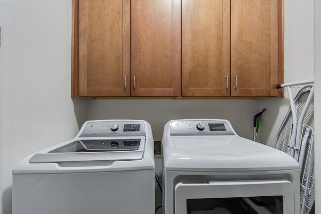 Building Photo - 7291 N Scottsdale Rd