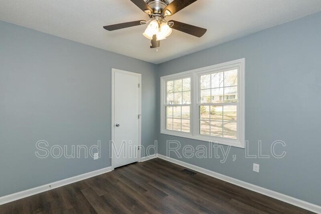Building Photo - 409 Foxhall Dr