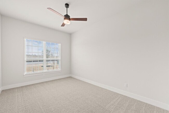 Building Photo - 309 E Luna Blue Ln