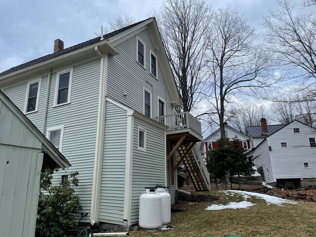 Building Photo - 3 Meetinghouse Hill Rd