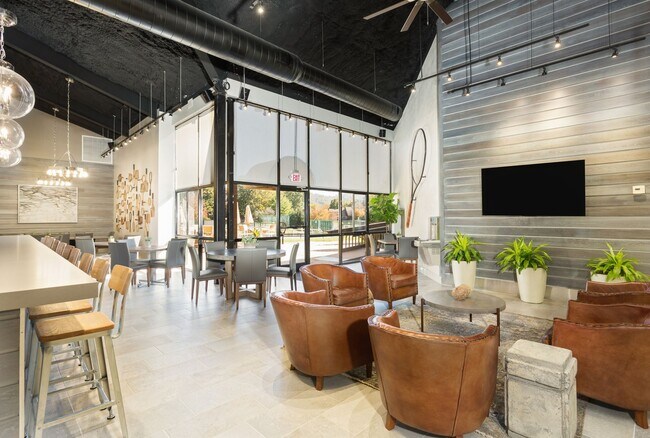 Building Photo - 201 Racquet Club Rd