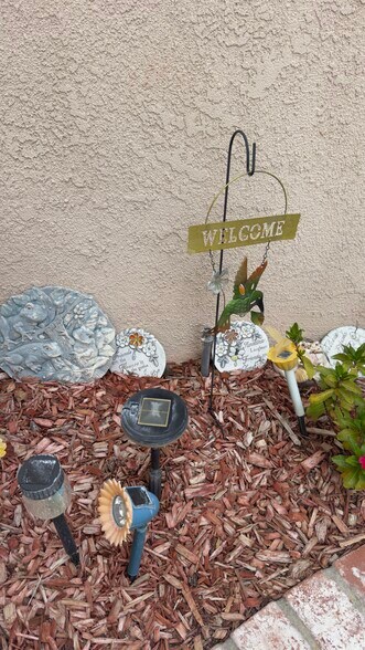 Building Photo - 27905 Crown Court Cir